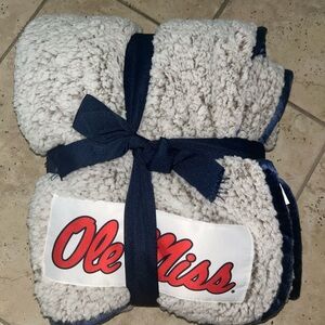 Sherpa Ole Miss Throw